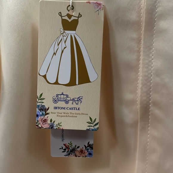 INTOM CASTLE YOUNG LADIES GOWN - Picture 9 of 9